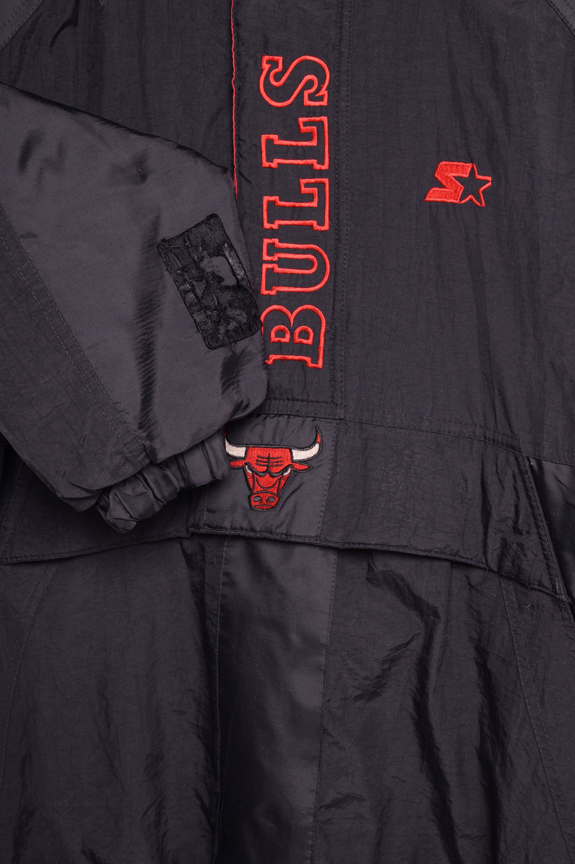 Vintage Women's Starter Brand Black Label Chicago Bulls Jacket, L